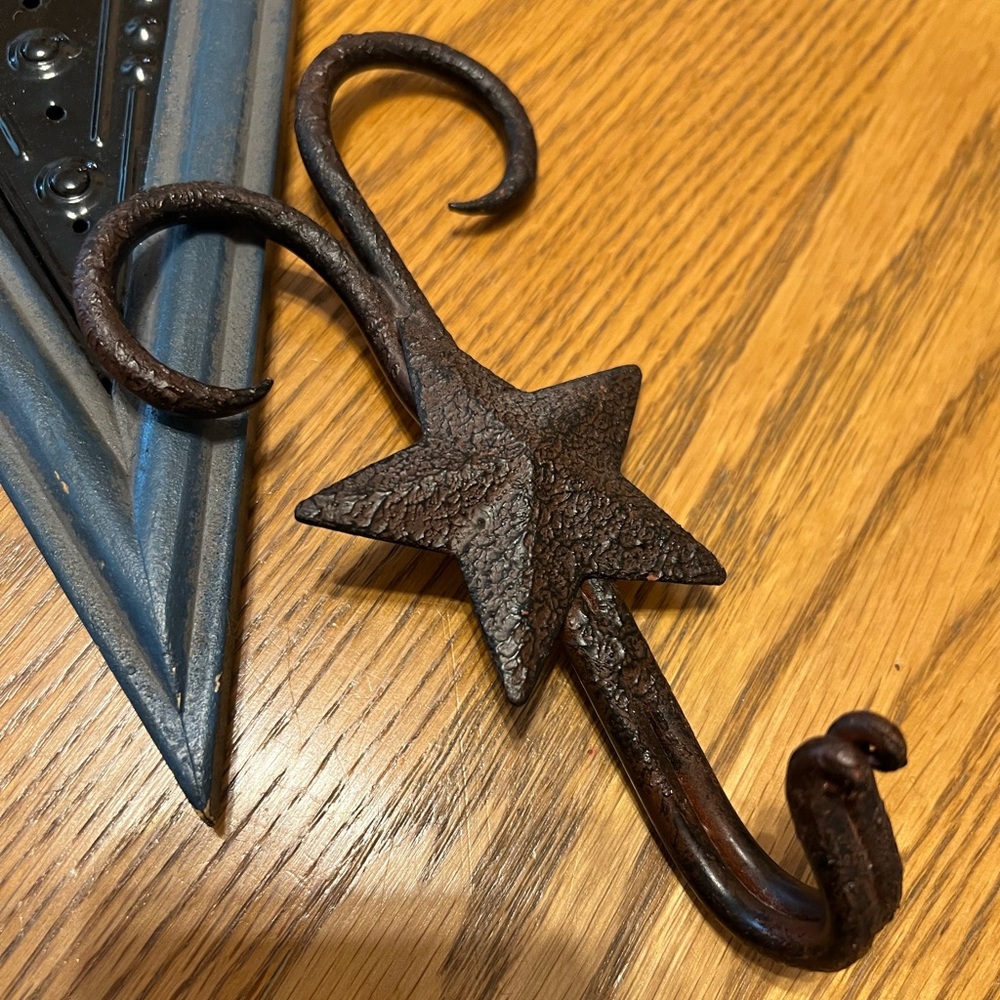 Handcrafted Primitive Stars Decor
Lot (4) For Your Home 🤩 - Picture 10 of 16